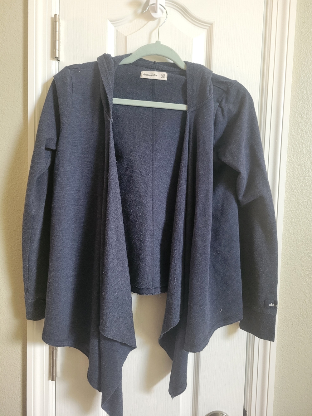 Abercrombie kids hooded open front cardigan with a relaxed, draped fit. L/Xl